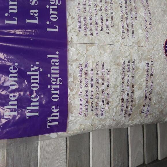 Frosty Snow Decorative Artificial Snow  | Original Buffalo Snow | 3.5 Quarts - Picture 5 of 6